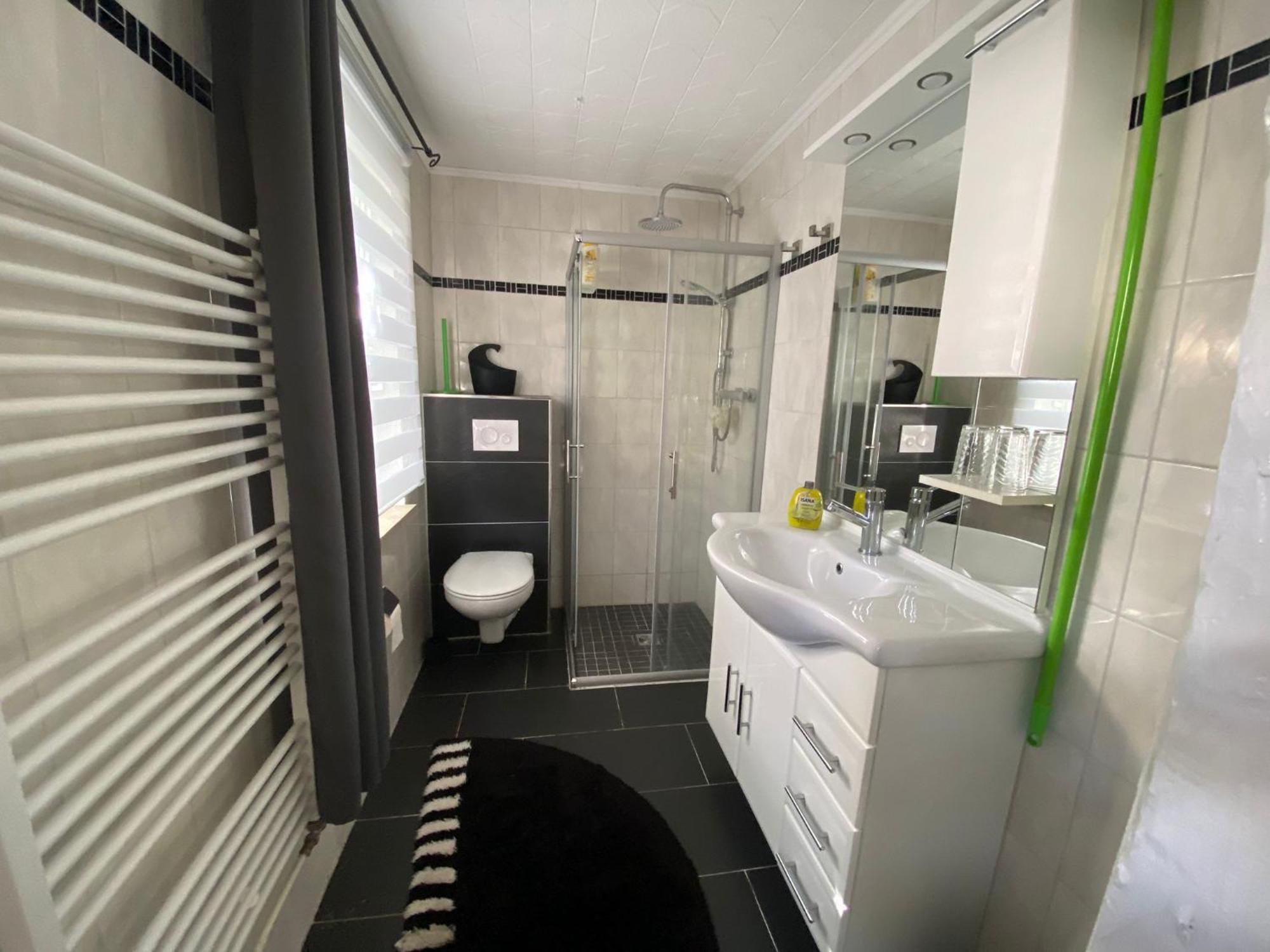 דורף מקלנבורג Ferienwohnung Mit Separatem Eingang Und Parkplatz, Ideal Fuer Handwerker Und Geschaeftsreisende מראה חיצוני תמונה